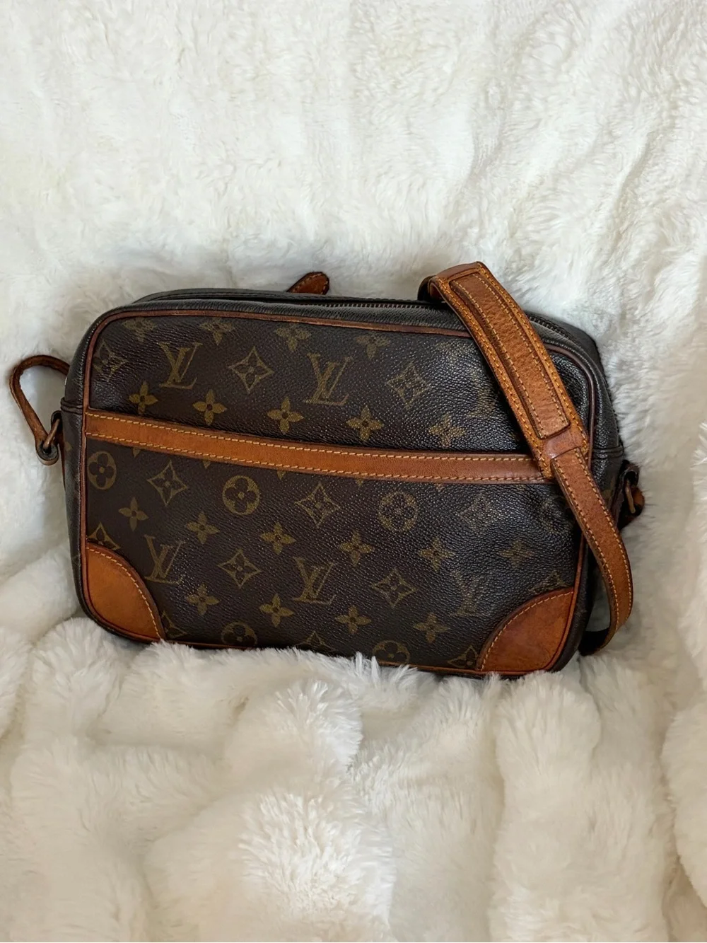 Vintage Louis Vuitton Monogram Trocadero 27 Crossbody Bag Authentic